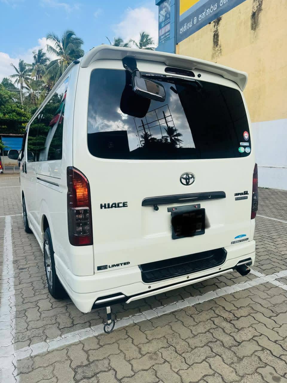 Toyota Hiace 2012 - பயன்படுத்தப்பட்டது வேன் sale in Sri Lanka - patpat.lk