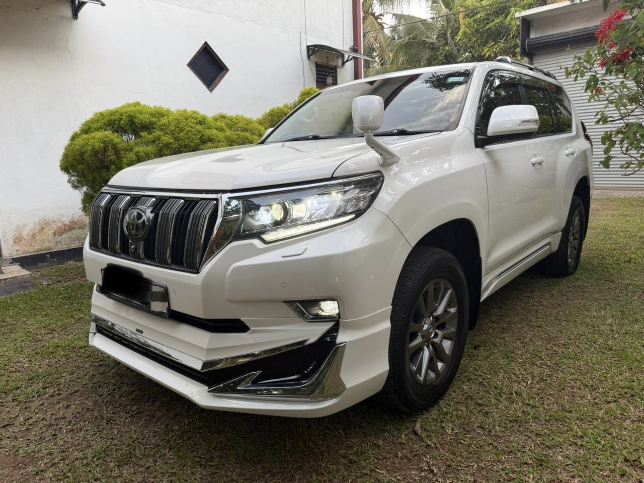 Toyota Land Cruiser Prado 2017 - භාවිතා කරන ලද SUV රථය sale in Sri Lanka - patpat.lk