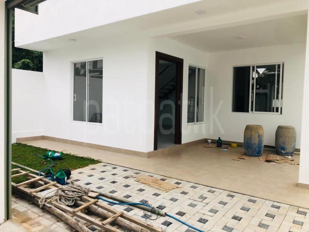 House for Sale in Athurugiriya