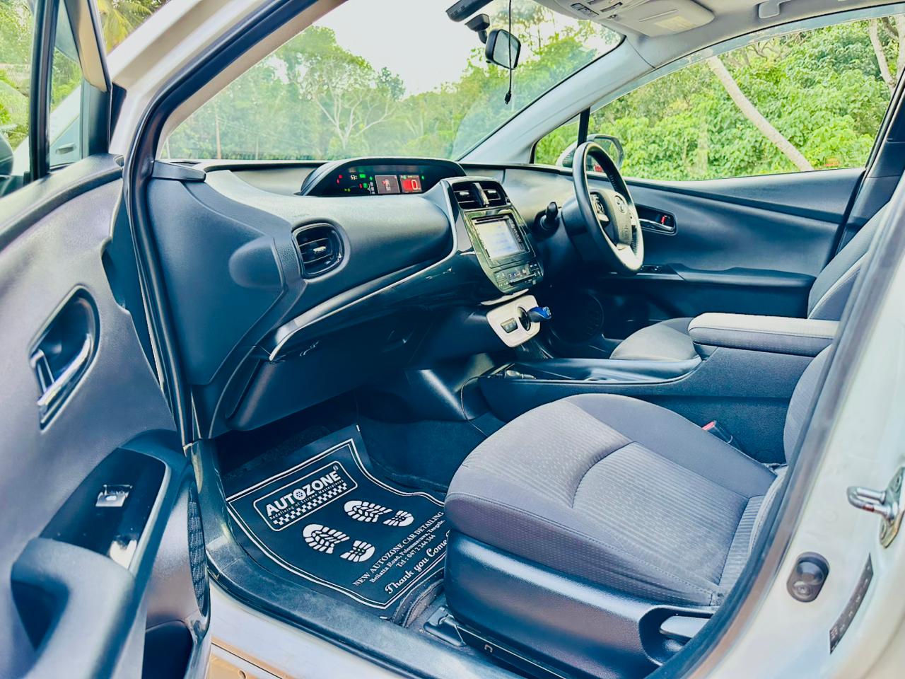 Toyota Prius 2016 - பயன்படுத்தப்பட்டது கார் sale in Sri Lanka - patpat.lk