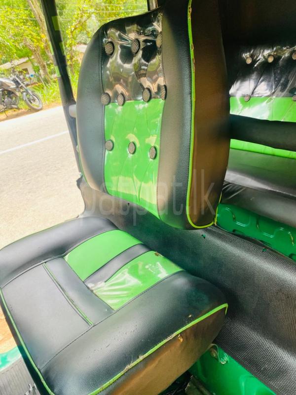 Bajaj Three Wheel 2015 - භාවිතා කරන ලද ත්‍රිරෝද රථය sale in Sri Lanka - patpat.lk