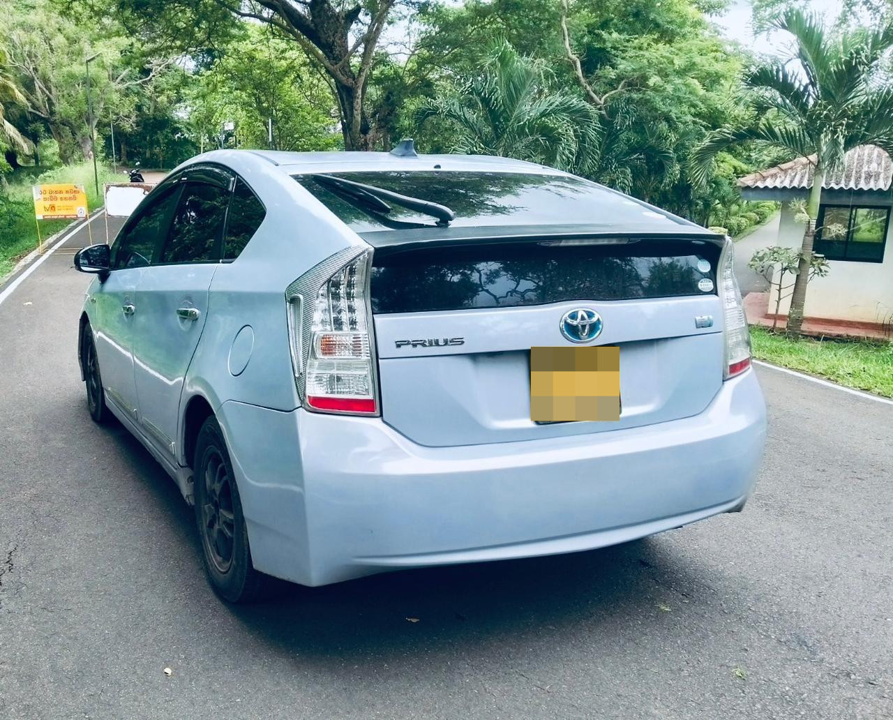Toyota Prius 2011 - பயன்படுத்தப்பட்டது கார் sale in Sri Lanka - patpat.lk
