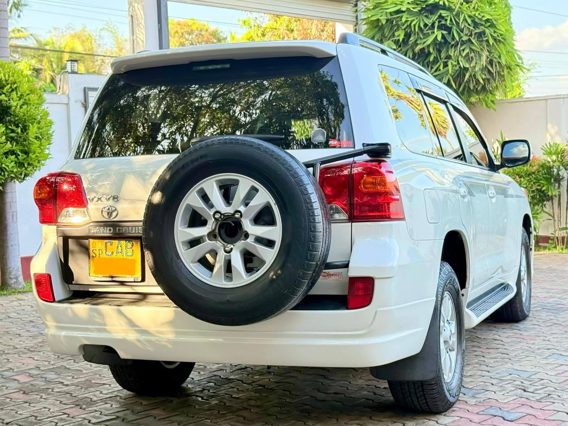 Toyota Land Cruiser 2013 - பயன்படுத்தப்பட்டது SUV sale in Sri Lanka - patpat.lk