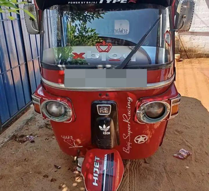 Bajaj Three Wheel 2011 ads-image-1