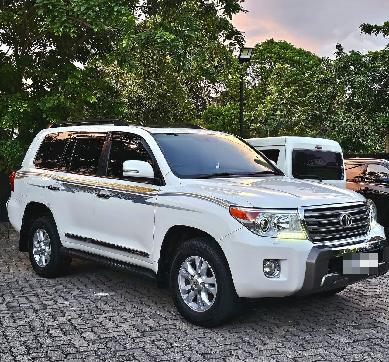 Toyota Land Cruiser 2012 - භාවිතා කරන ලද SUV රථය sale in Sri Lanka - patpat.lk