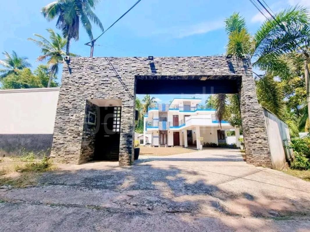 Advertisement image 3