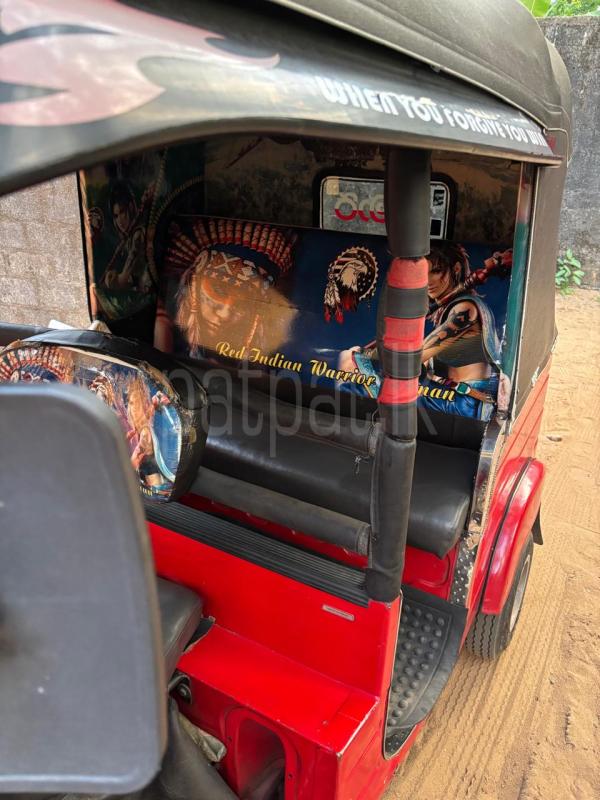 Bajaj Three Wheel 2015 - பயன்படுத்தப்பட்டது முச்சக்கர வண்டி sale in Sri Lanka - patpat.lk