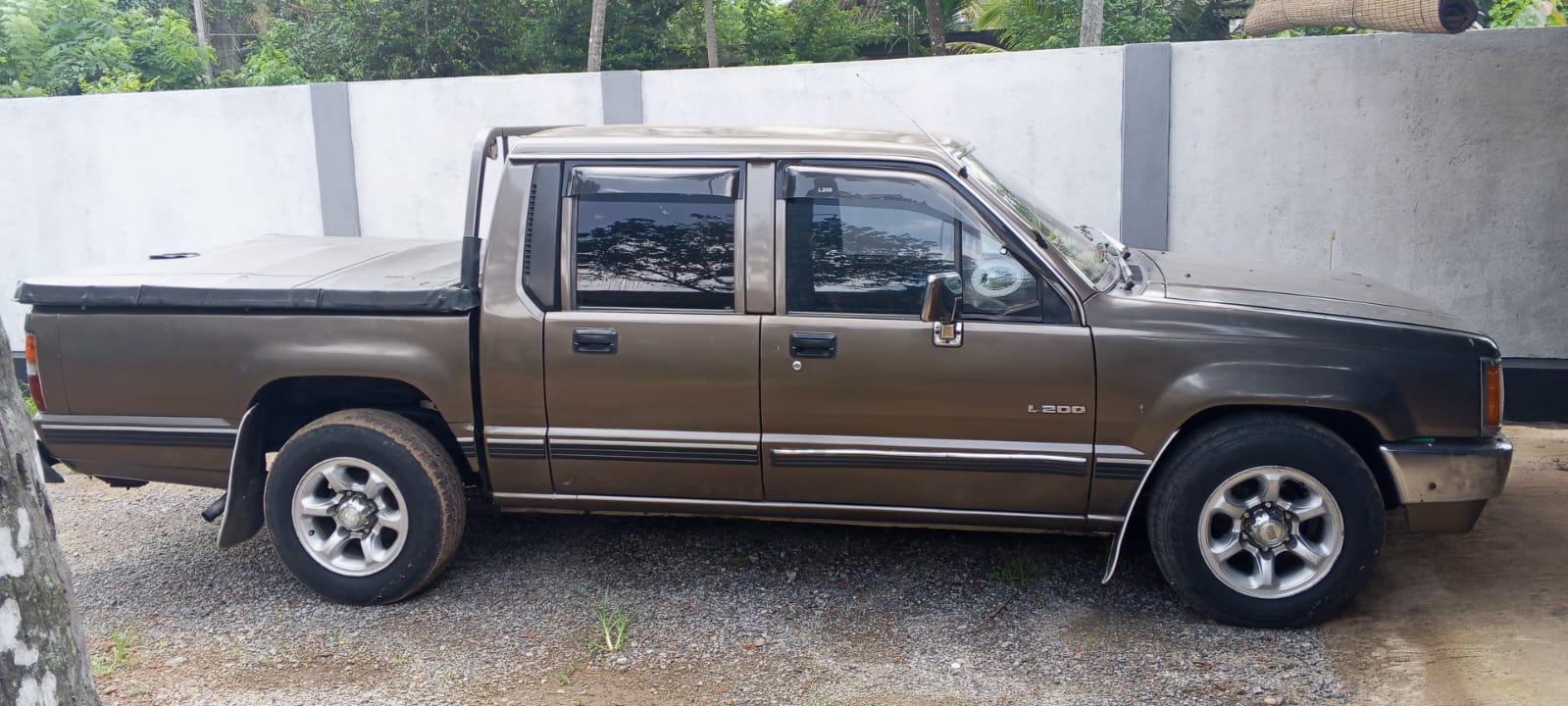 Mitsubishi L200 1990 - භාවිතා කරන ලද භාණ්ඩ ප්‍රවාහන sale in Sri Lanka - patpat.lk