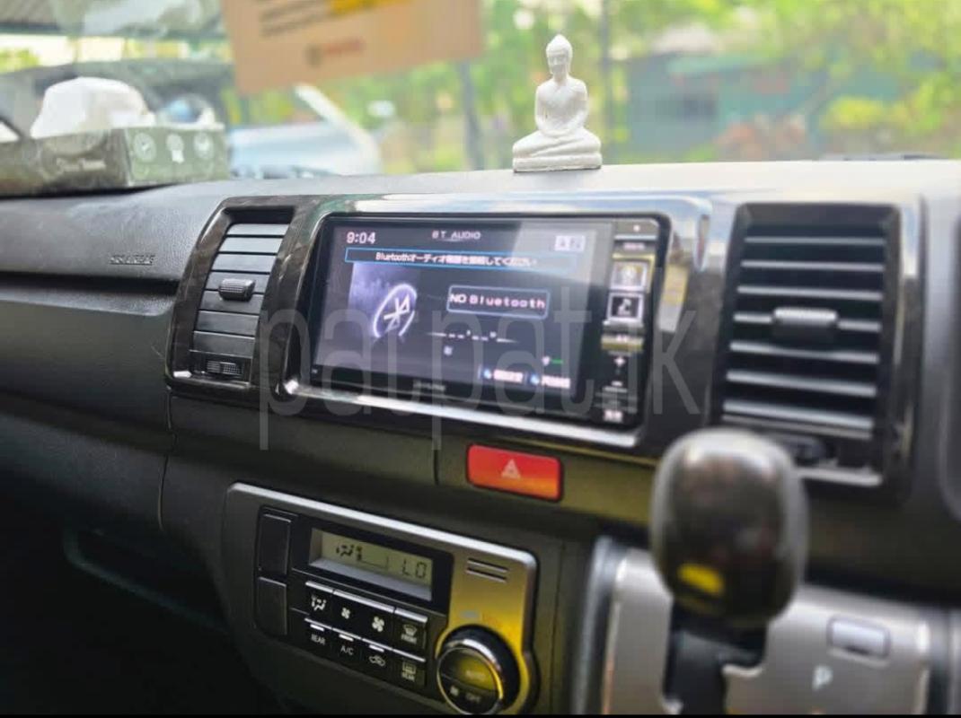 Toyota Hiace 2015 - பயன்படுத்தப்பட்டது வேன் sale in Sri Lanka - patpat.lk