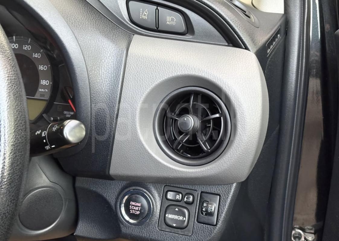 Toyota Vitz 2016 - பயன்படுத்தப்பட்டது கார் sale in Sri Lanka - patpat.lk