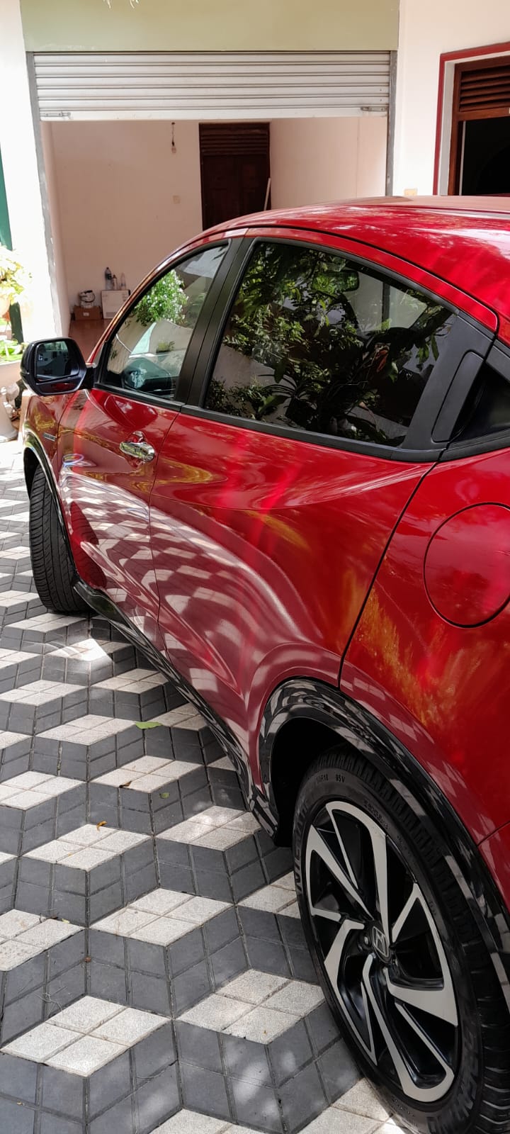 Honda Vezel 2017 - பயன்படுத்தப்பட்டது SUV sale in Sri Lanka - patpat.lk