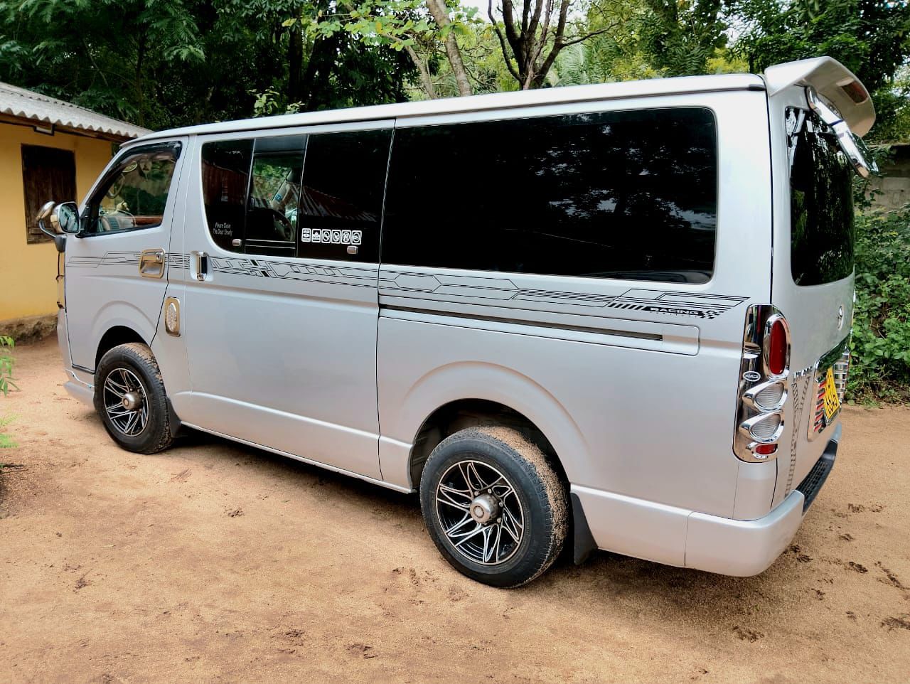 Toyota Super GL 2007 - பயன்படுத்தப்பட்டது வேன் sale in Sri Lanka - patpat.lk
