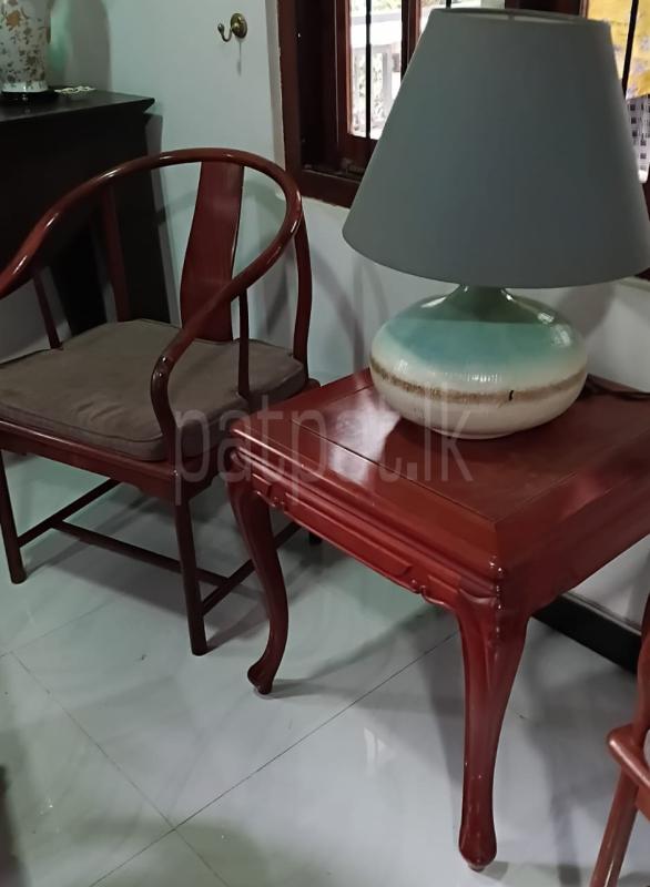 "Waisted" Style ​This table features a classic "Waisted" design (known in Chinese as Shu Yao).