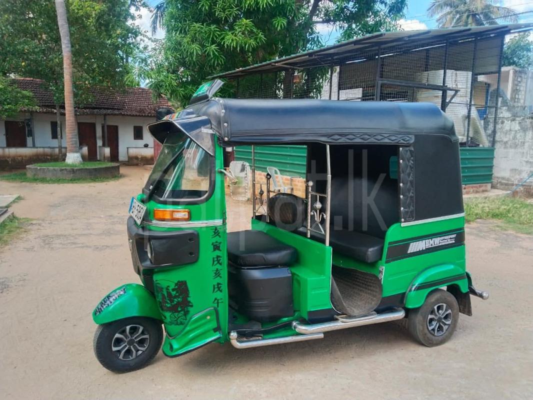 Bajaj Three Wheel 2016 - Reconditioned Three wheeler sale in Sri Lanka - patpat.lk