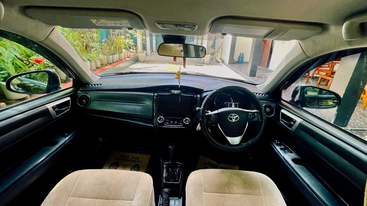 Toyota Axio 2015 - பயன்படுத்தப்பட்டது கார் sale in Sri Lanka - patpat.lk