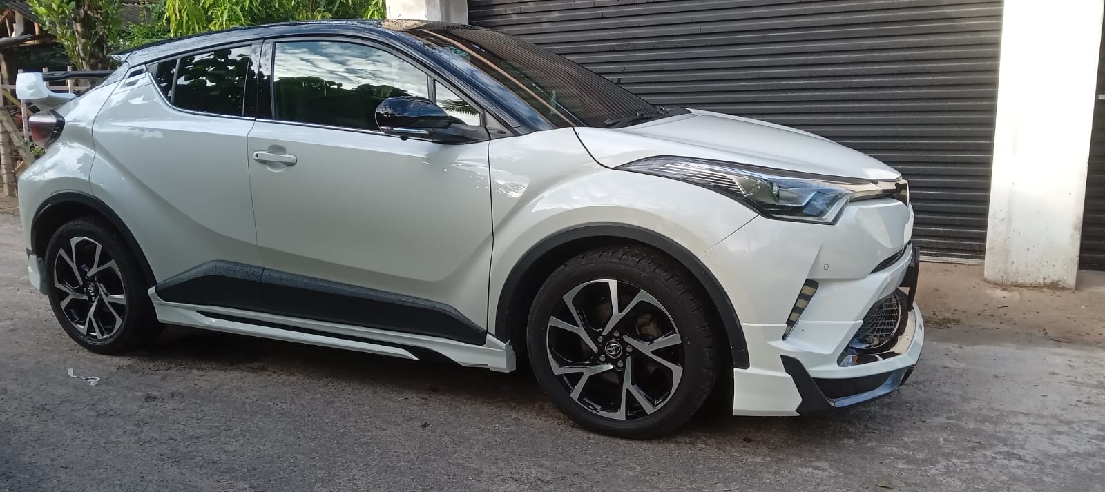 Toyota CHR 2017 - භාවිතා කරන ලද SUV රථය sale in Sri Lanka - patpat.lk
