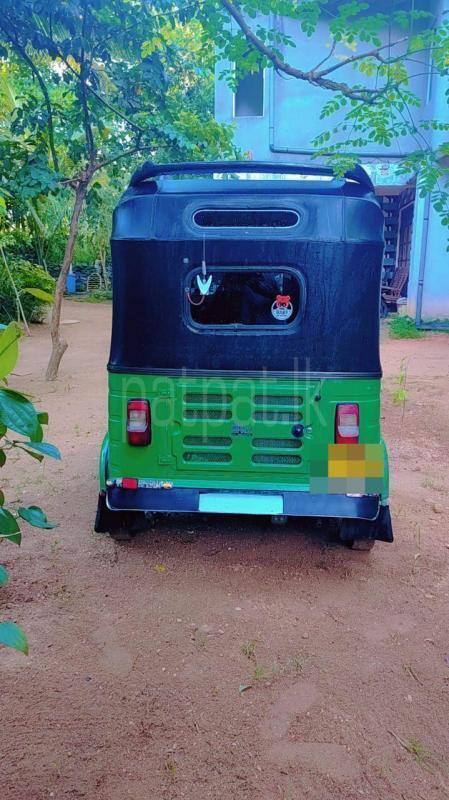 Bajaj Three Wheel 2006 - பயன்படுத்தப்பட்டது முச்சக்கர வண்டி sale in Sri Lanka - patpat.lk