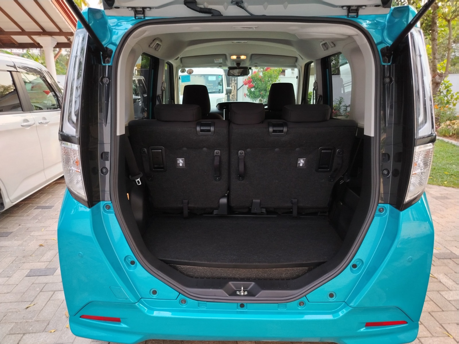 Toyota Roomy 2023 - Reconditioned Van sale in Sri Lanka - patpat.lk