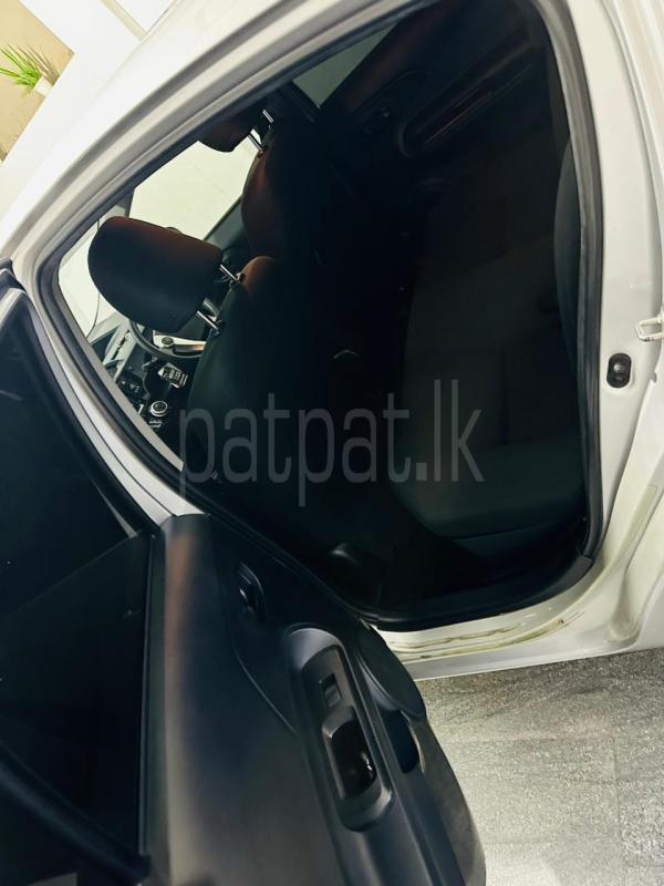 Toyota Aqua 2016 - பயன்படுத்தப்பட்டது கார் sale in Sri Lanka - patpat.lk