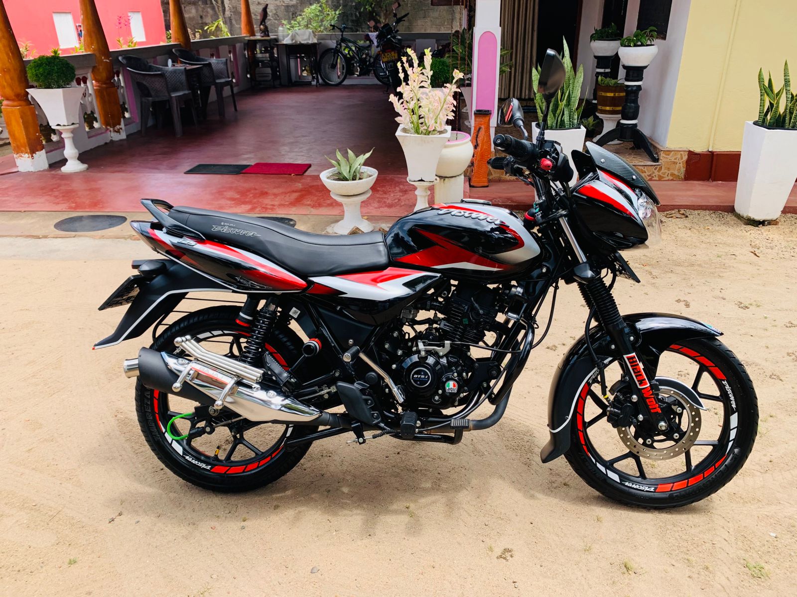 Bajaj Discover 2024 - பயன்படுத்தப்பட்டது பைக் sale in Sri Lanka - patpat.lk