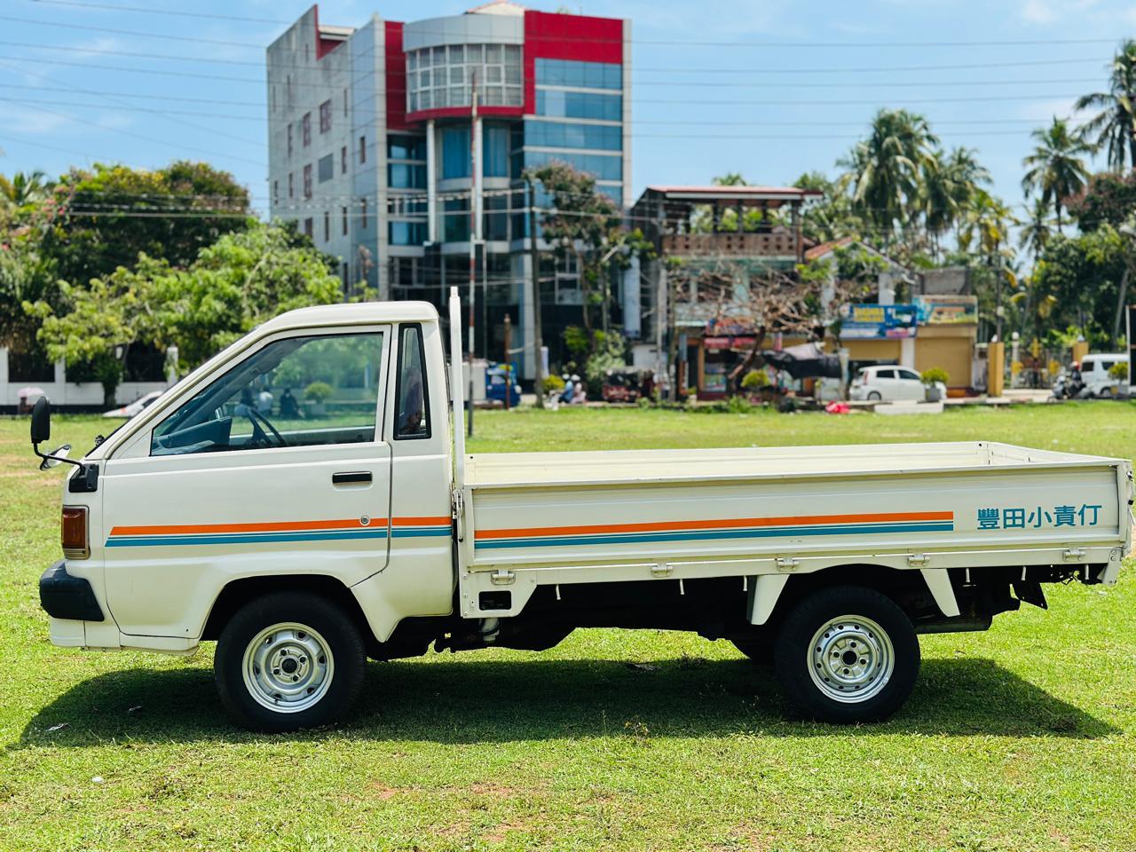 Toyota LiteAce 1993 - பயன்படுத்தப்பட்டது டிரக் sale in Sri Lanka - patpat.lk