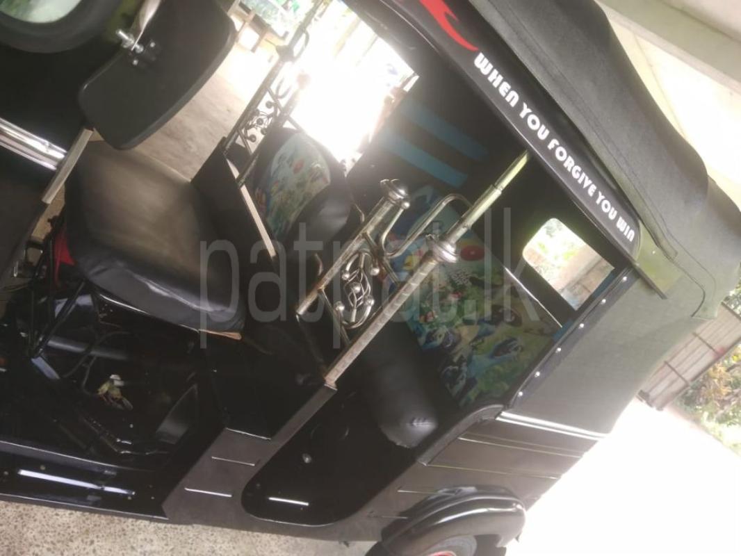 Bajaj 4 stroke 2014 - பயன்படுத்தப்பட்டது முச்சக்கர வண்டி sale in Sri Lanka - patpat.lk