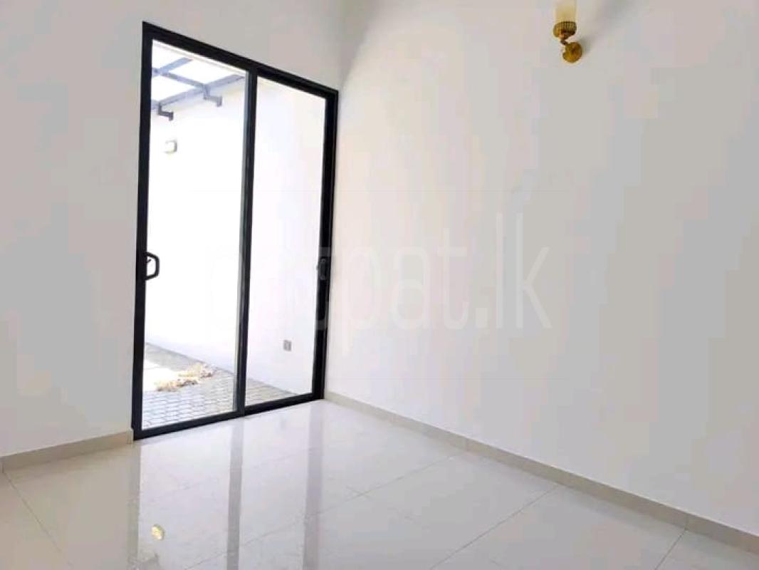 House for Sale in Athurugiriya