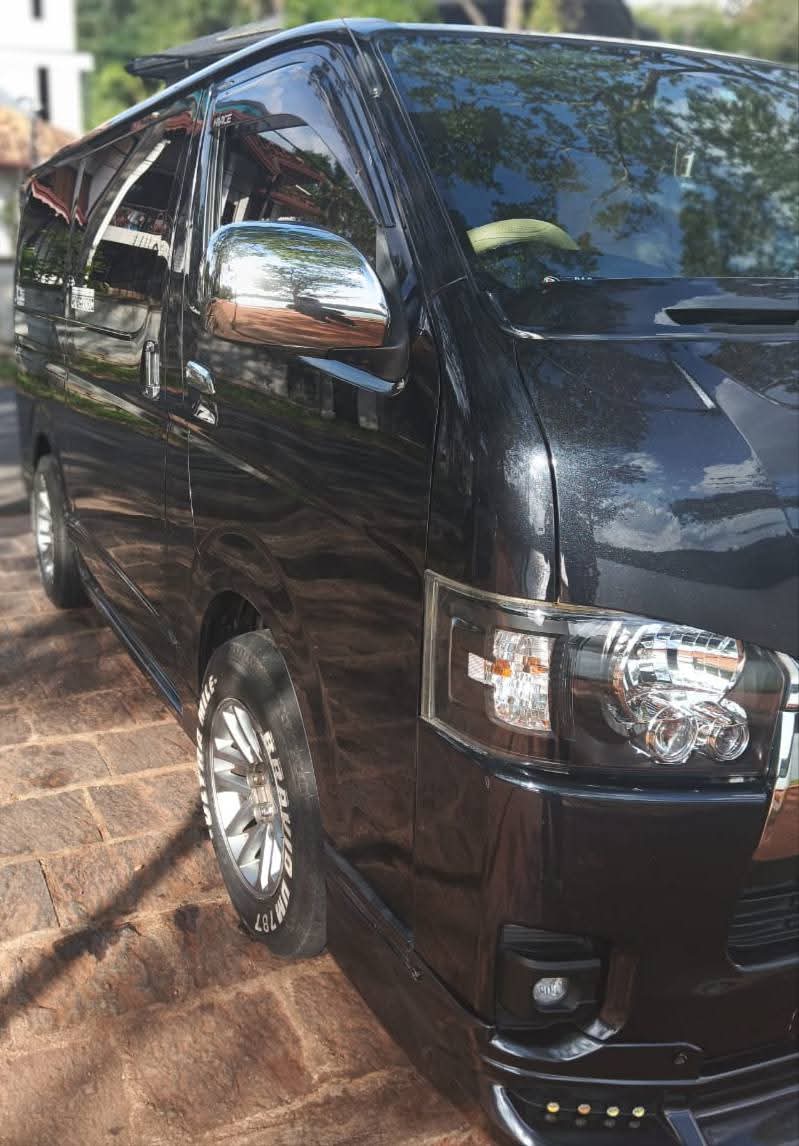 Toyota Hiace 2006 - பயன்படுத்தப்பட்டது வேன் sale in Sri Lanka - patpat.lk