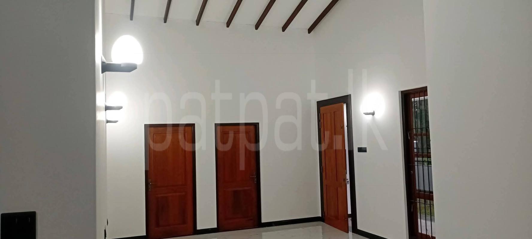 House for Sale in Wennappuwa