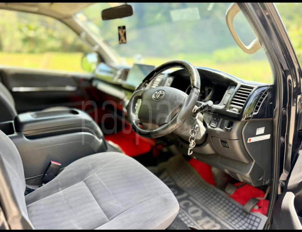 Toyota Hiace 2011 - பயன்படுத்தப்பட்டது வேன் sale in Sri Lanka - patpat.lk