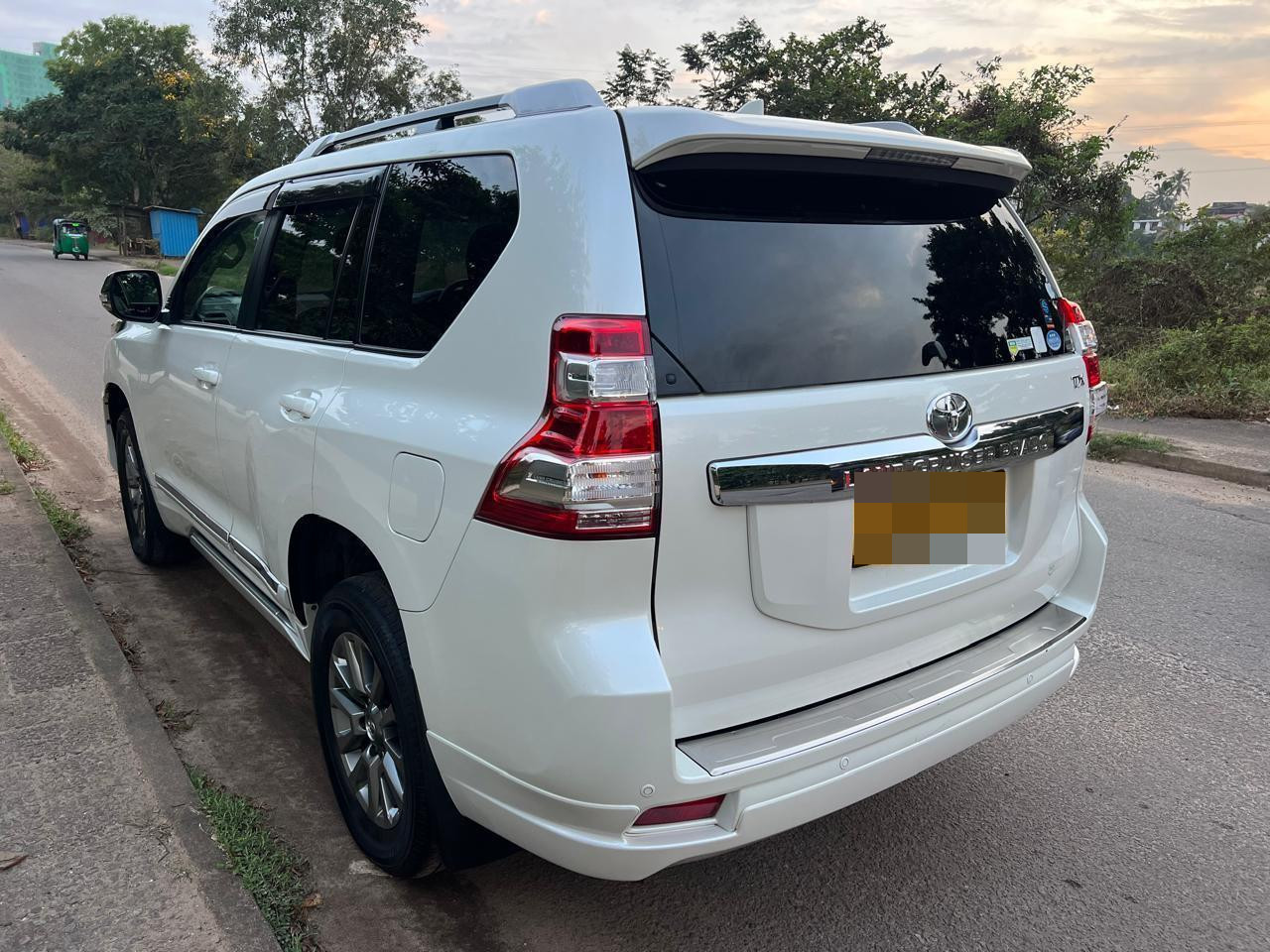 Toyota Land Cruiser Prado 2014 - භාවිතා කරන ලද SUV රථය sale in Sri Lanka - patpat.lk