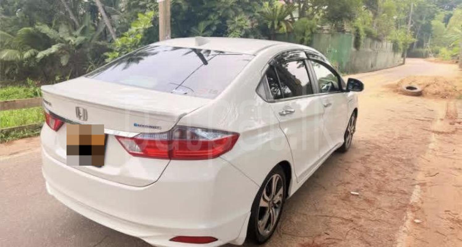 Honda Grace 2017 - භාවිතා කරන ලද කාර් sale in Sri Lanka - patpat.lk