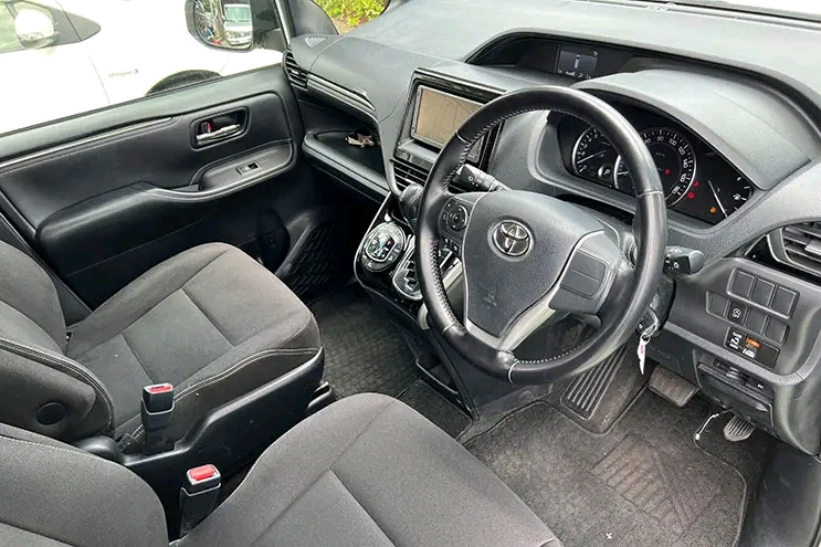 Toyota Esquire 2015 - Used Van sale in Sri Lanka - patpat.lk