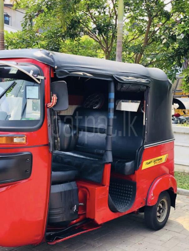 Bajaj Three Wheel 2015 - பயன்படுத்தப்பட்டது முச்சக்கர வண்டி sale in Sri Lanka - patpat.lk