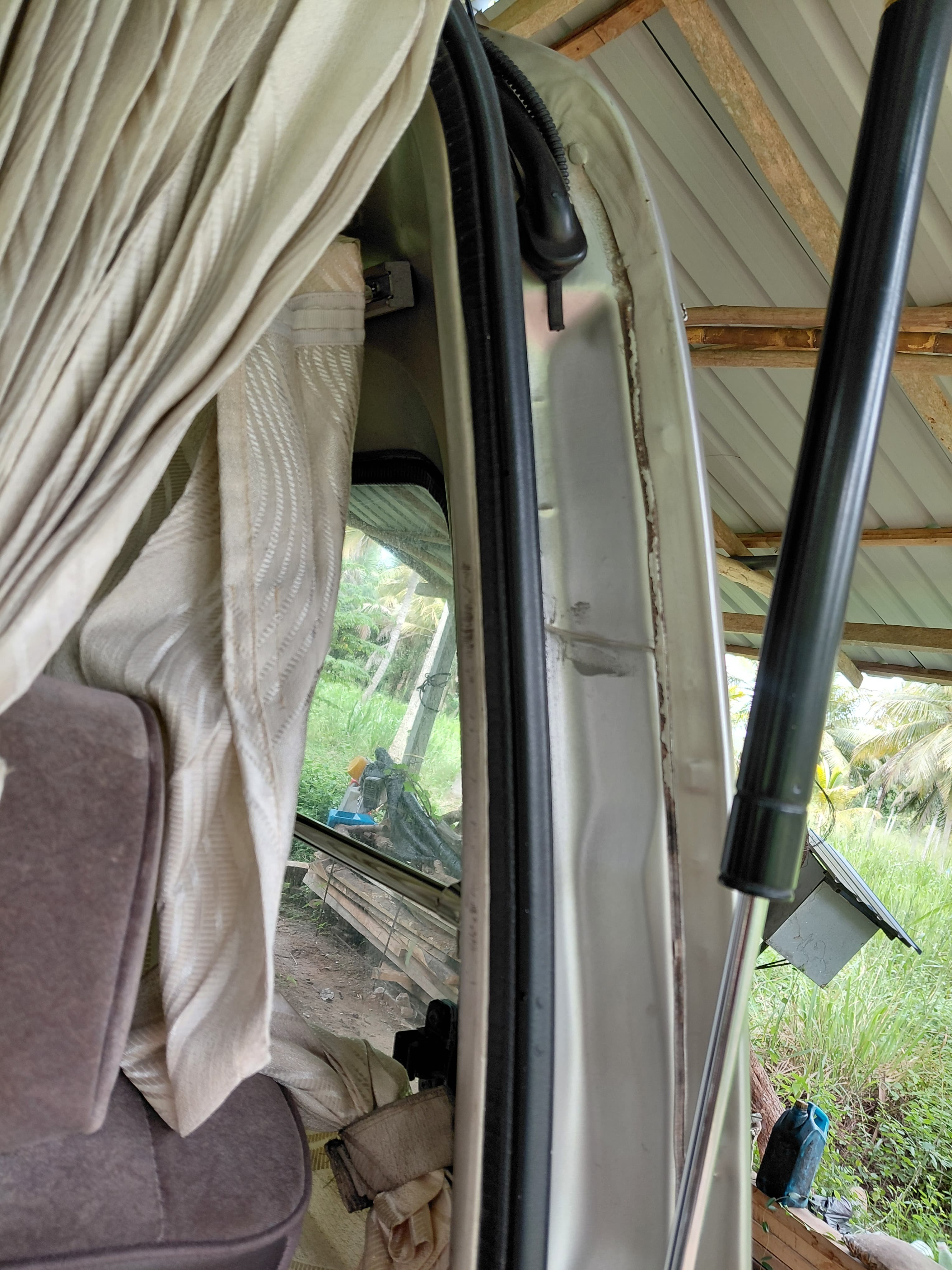 Nissan Caravan 1997 - Used Van sale in Sri Lanka - patpat.lk