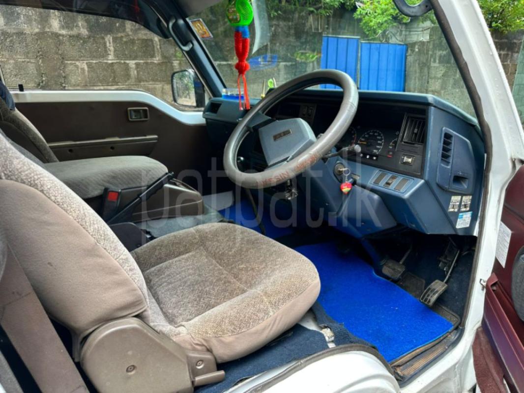Nissan Caravan 1986 - பயன்படுத்தப்பட்டது வேன் sale in Sri Lanka - patpat.lk