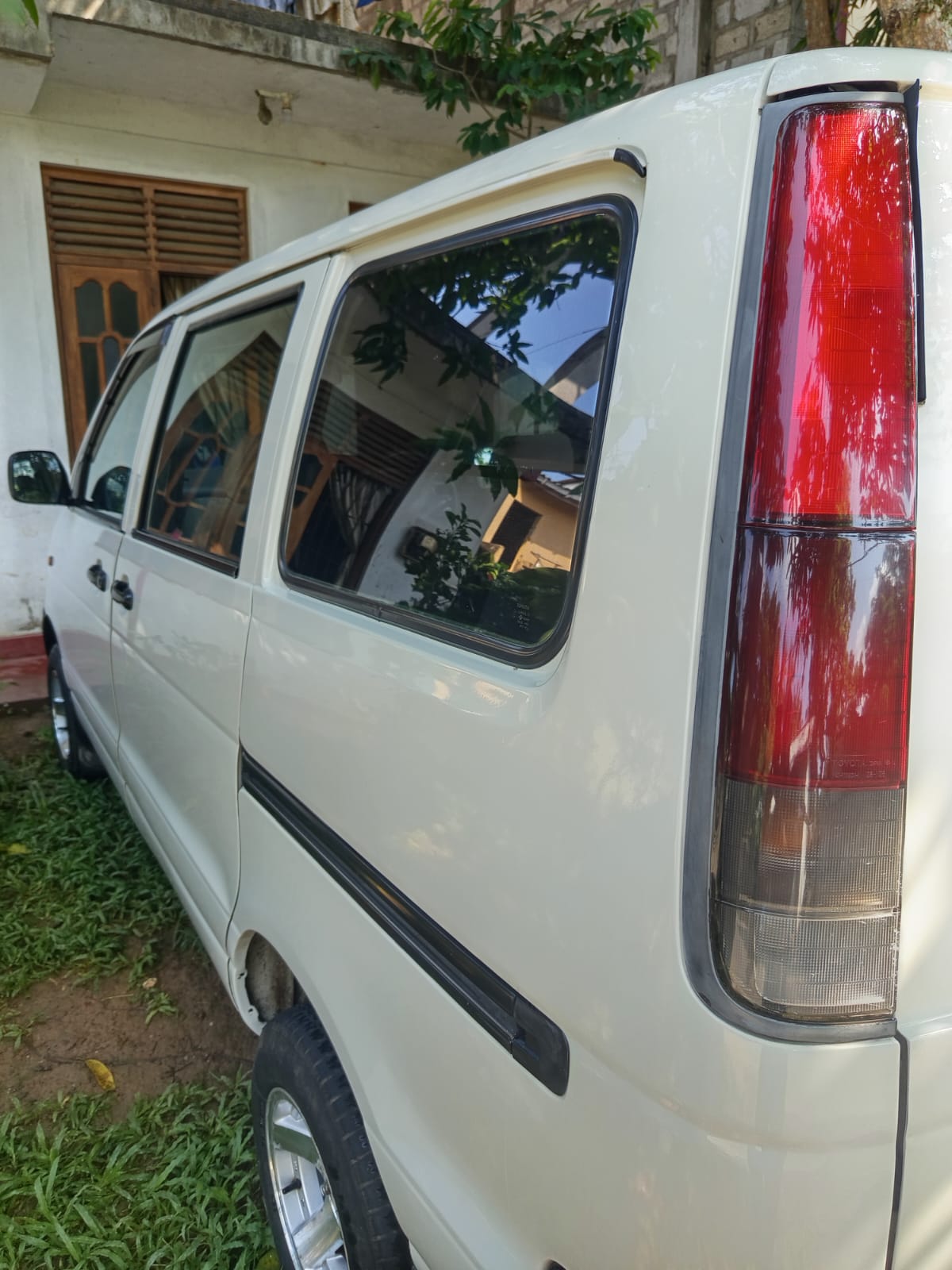 Toyota Noah 2004 - භාවිතා කරන ලද වෑන් රථය sale in Sri Lanka - patpat.lk