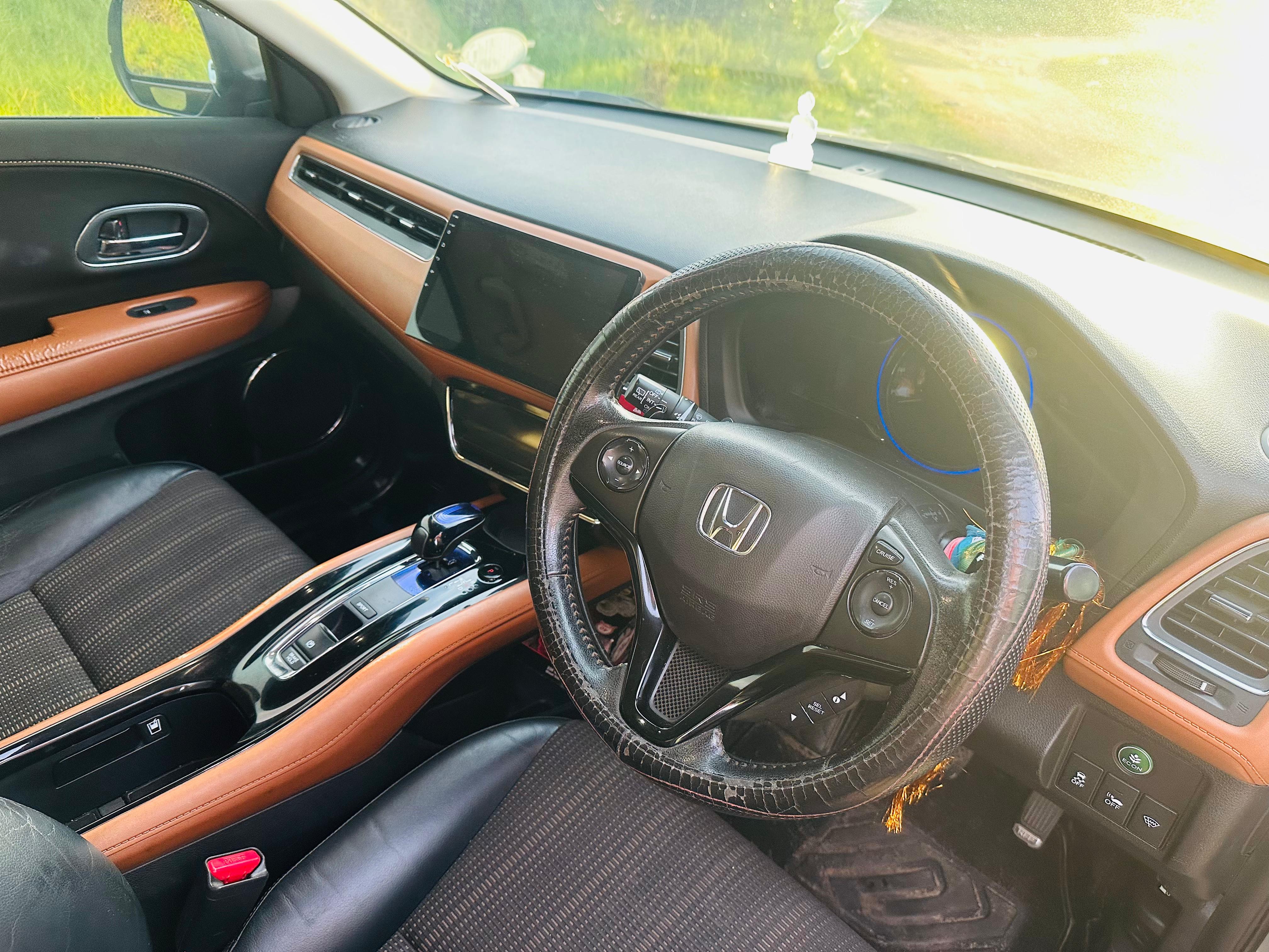 Honda Vezel 2014 - பயன்படுத்தப்பட்டது SUV sale in Sri Lanka - patpat.lk