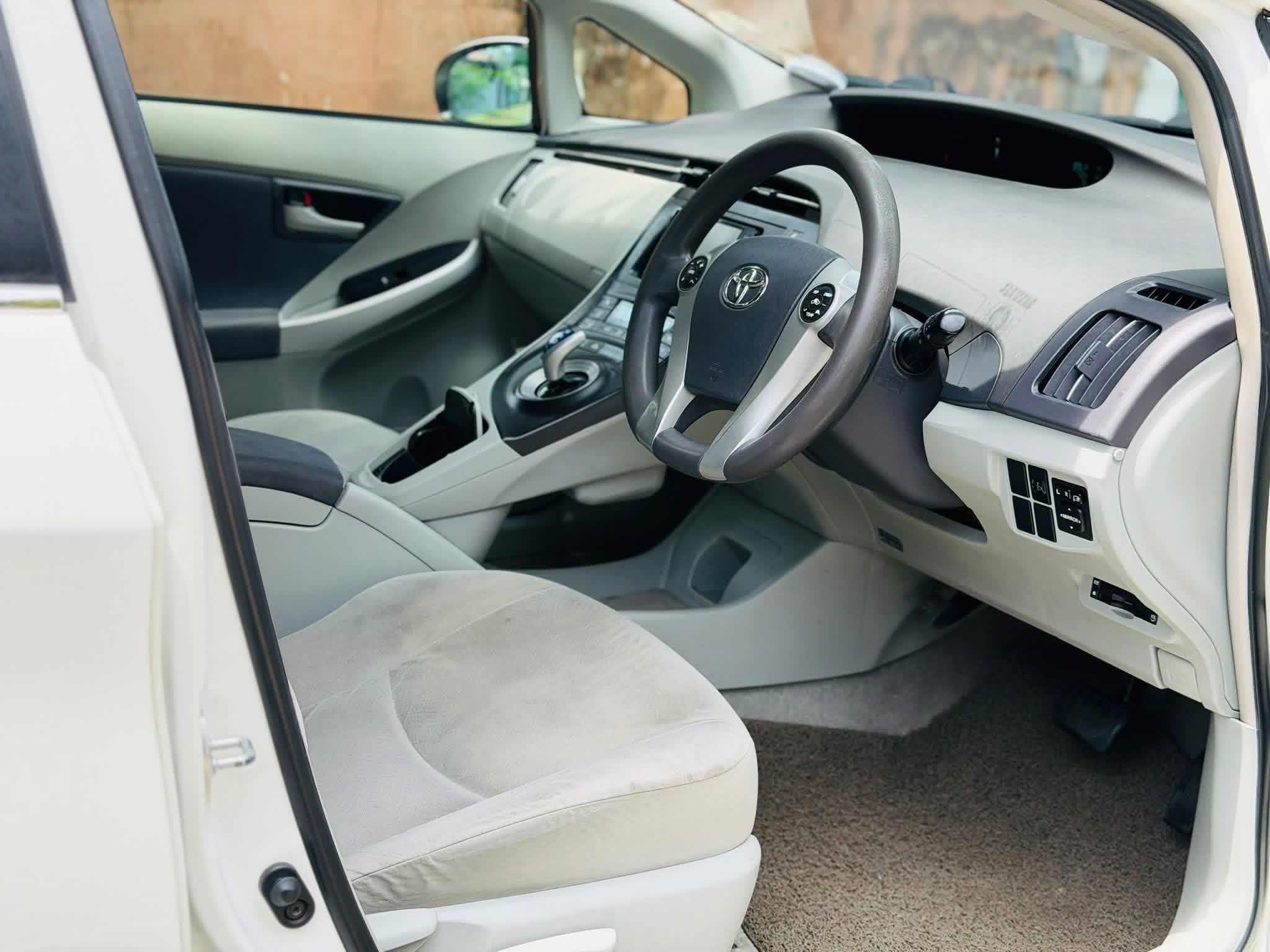 Toyota Prius 2011 - Reconditioned Car sale in Sri Lanka - patpat.lk