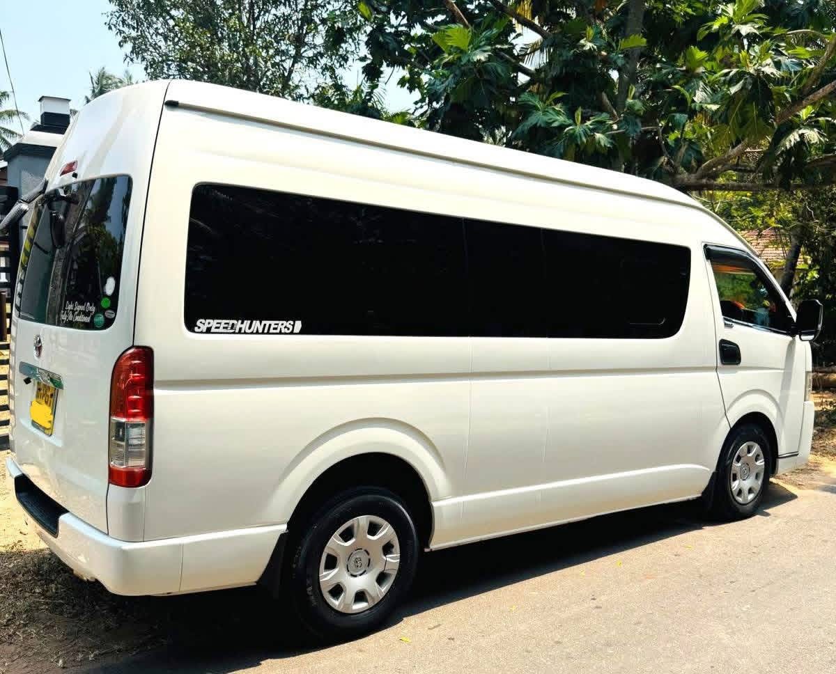 Toyota Hiace 2015 - භාවිතා කරන ලද වෑන් රථය sale in Sri Lanka - patpat.lk