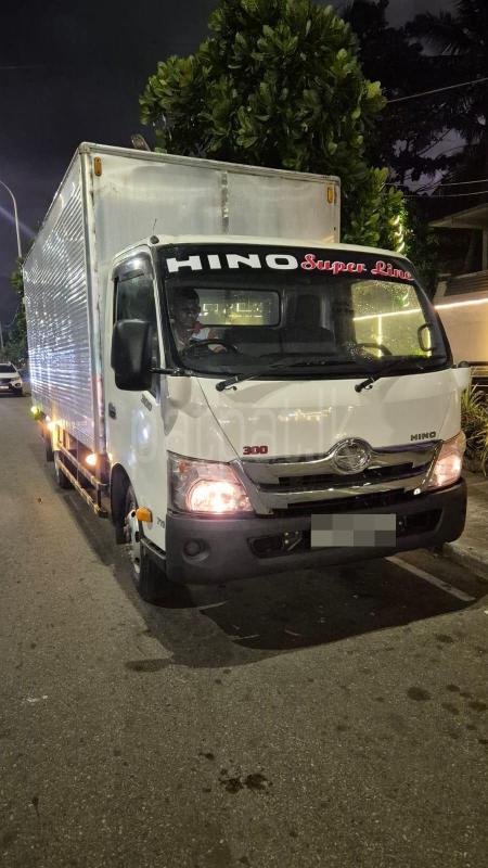 Hino 300 series 2012 - பயன்படுத்தப்பட்டது டிரக் sale in Sri Lanka - patpat.lk