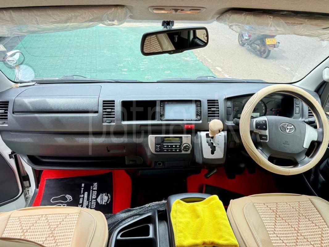 Toyota Hiace 2017 - பயன்படுத்தப்பட்டது வேன் sale in Sri Lanka - patpat.lk