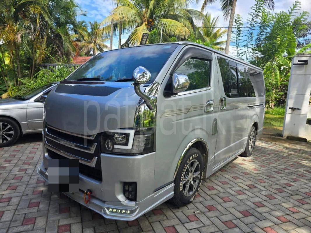Toyota Hiace 2012 - மறுசீரமைக்கப்பட்டது வேன் sale in Sri Lanka - patpat.lk