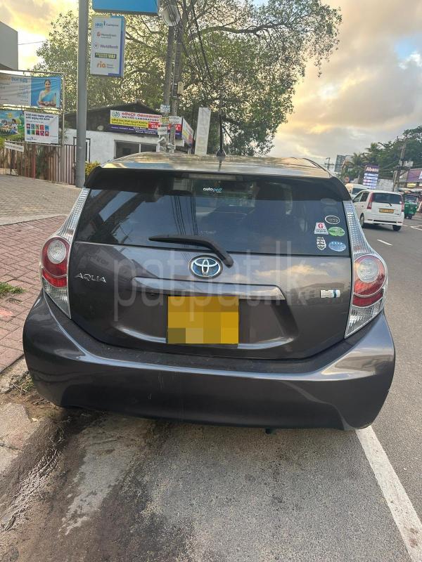 Toyota Aqua 2012 - பயன்படுத்தப்பட்டது கார் sale in Sri Lanka - patpat.lk
