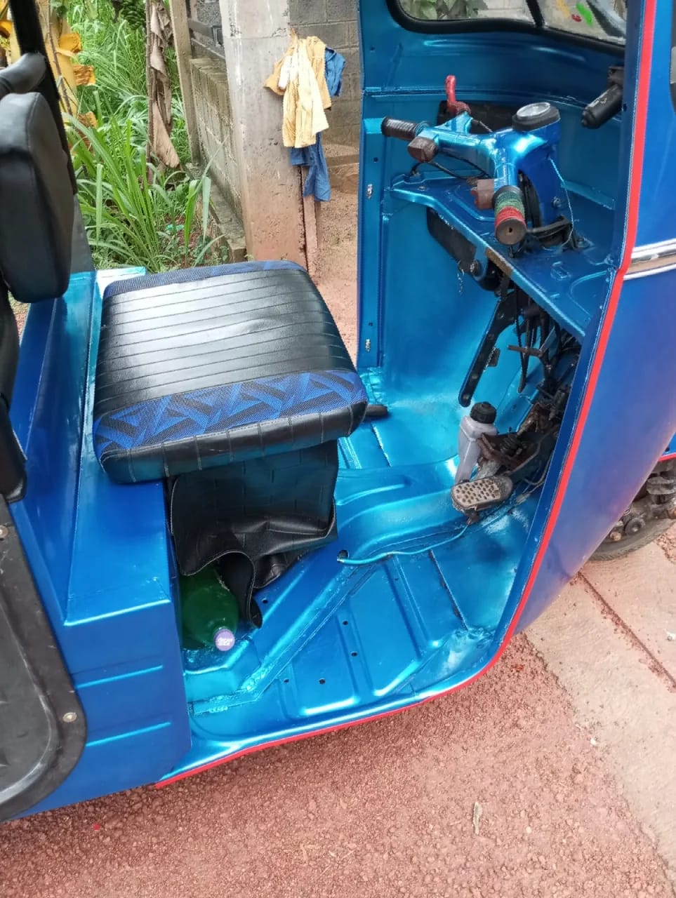 Bajaj Three Wheel 2005 - பயன்படுத்தப்பட்டது முச்சக்கர வண்டி sale in Sri Lanka - patpat.lk