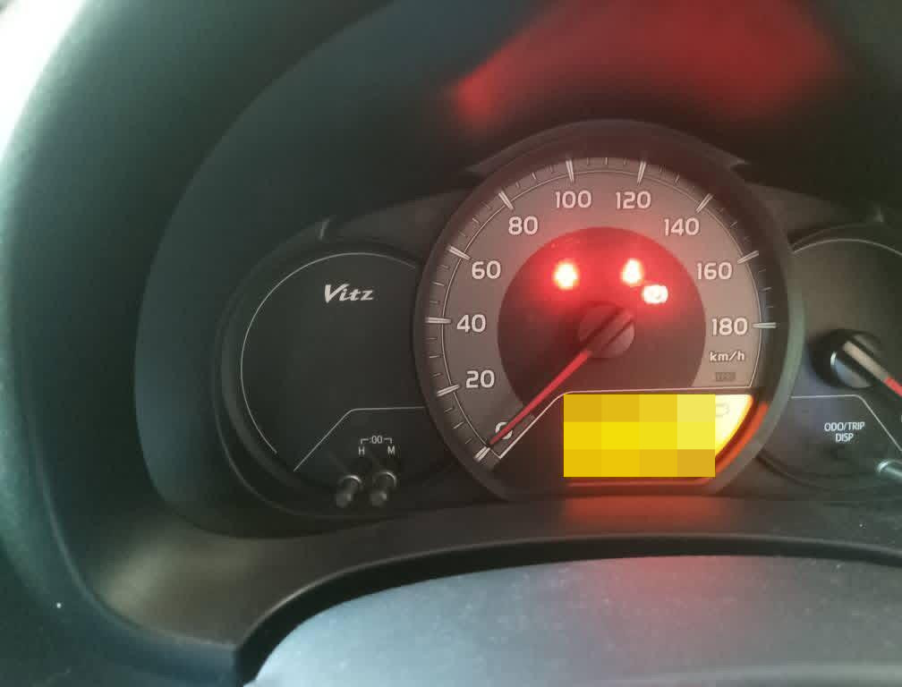 Toyota Vitz 2015 - Used Car sale in Sri Lanka - patpat.lk