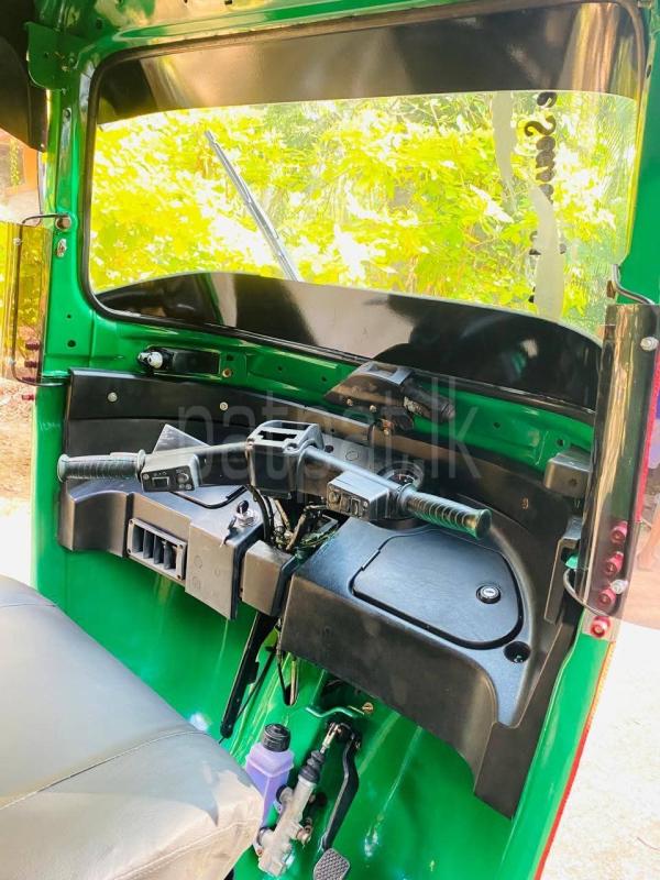 Bajaj Three Wheel 2015 - භාවිතා කරන ලද ත්‍රිරෝද රථය sale in Sri Lanka - patpat.lk