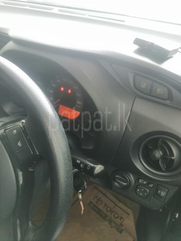 Toyota Vitz 2018 - பயன்படுத்தப்பட்டது கார் sale in Sri Lanka - patpat.lk