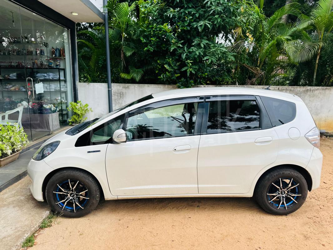 Honda Fit 2013 - பயன்படுத்தப்பட்டது கார் sale in Sri Lanka - patpat.lk