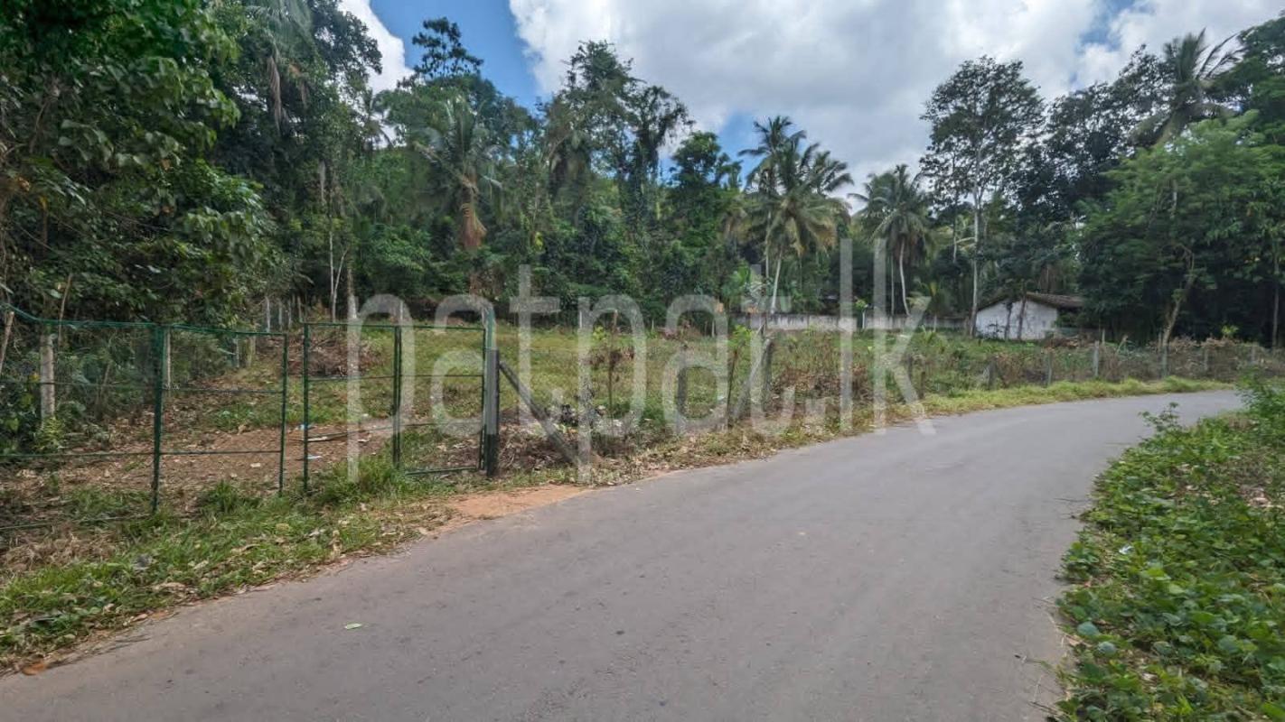 Commercial Land for Sale in Kesbewa